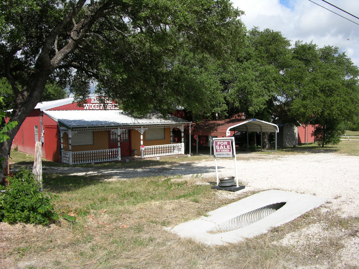 1717 Hwy 281, South Building